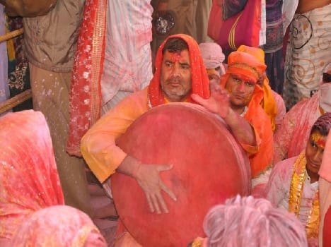 laddu holi in barsana